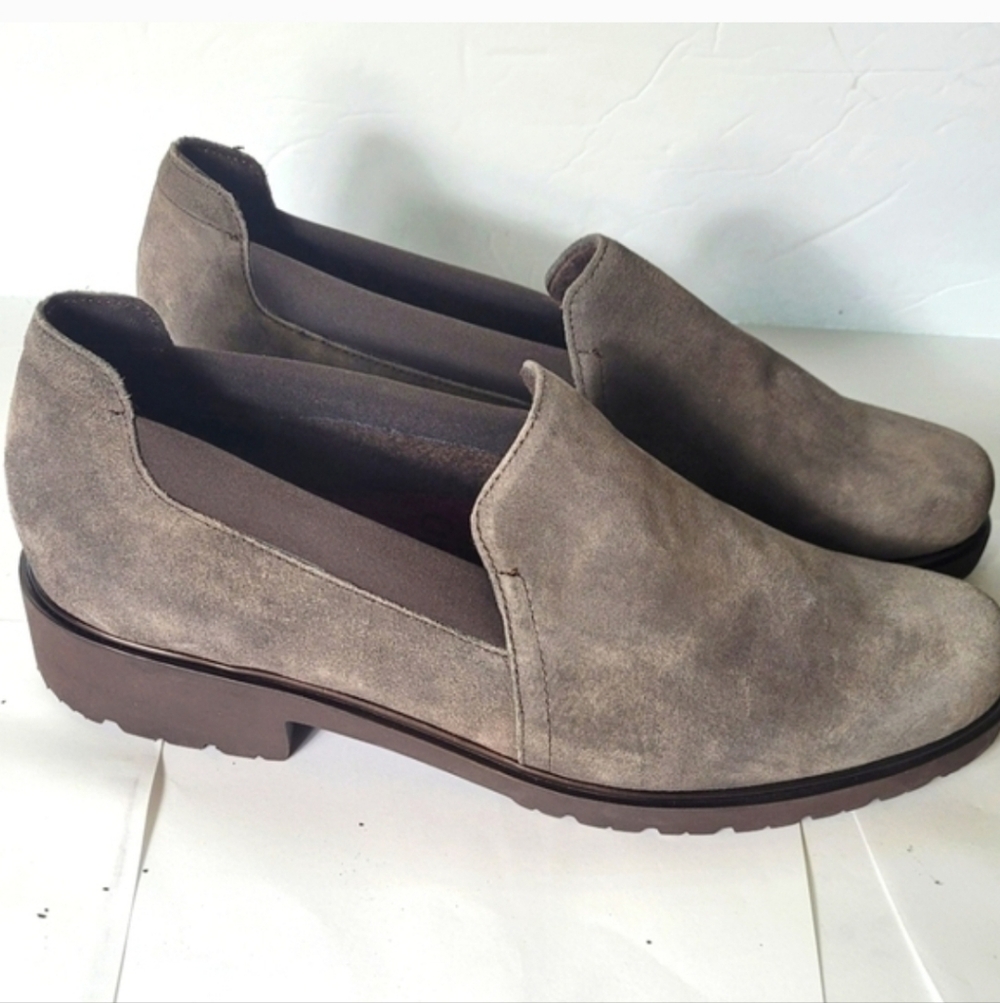 Munro Women's Taupe Suede Loafers